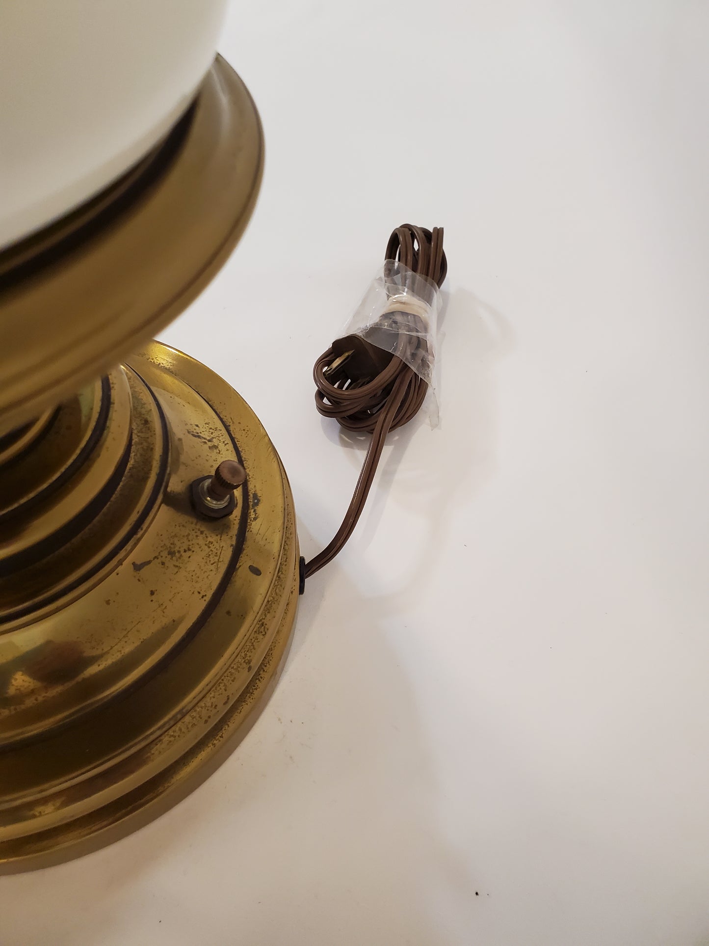 Vintage Stiffel Brass And Porcelain Table Lamp - Hollywood Regency