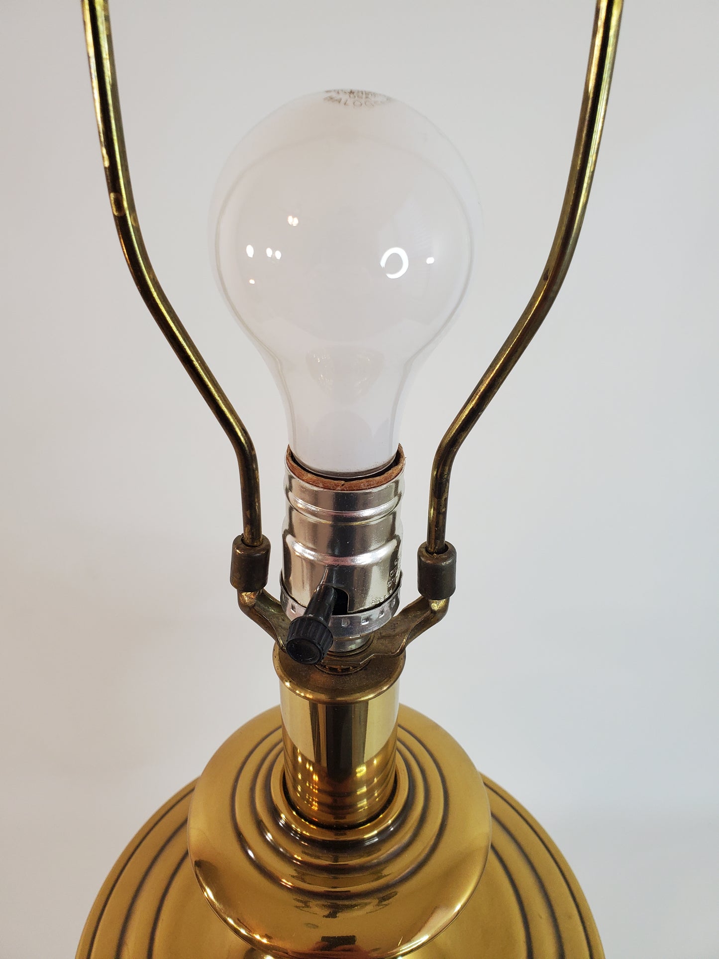 Large Mid-Century Neoclassical Urn-Form Brass Table Lamp
