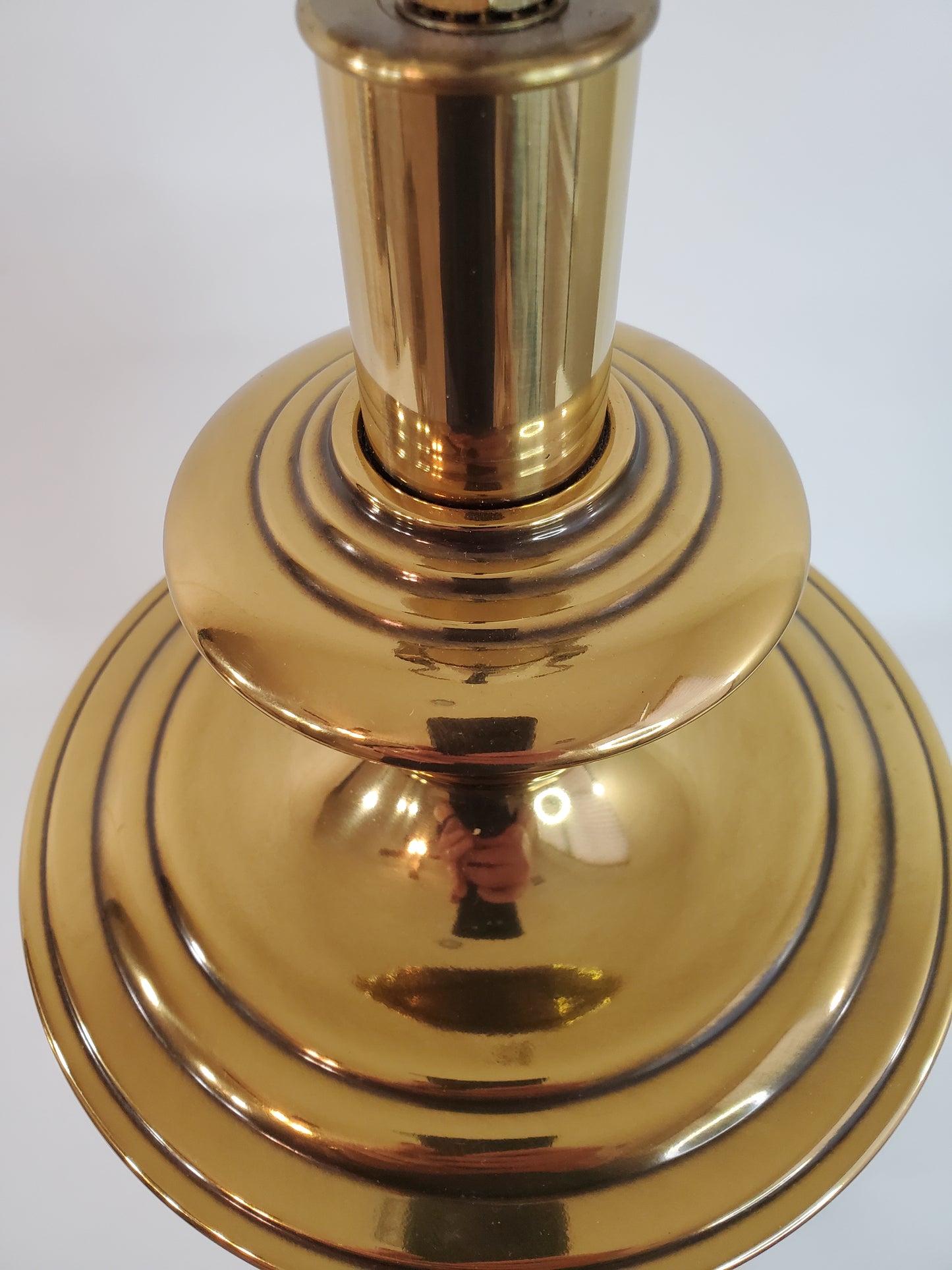 Large Mid-Century Neoclassical Urn-Form Brass Table Lamp