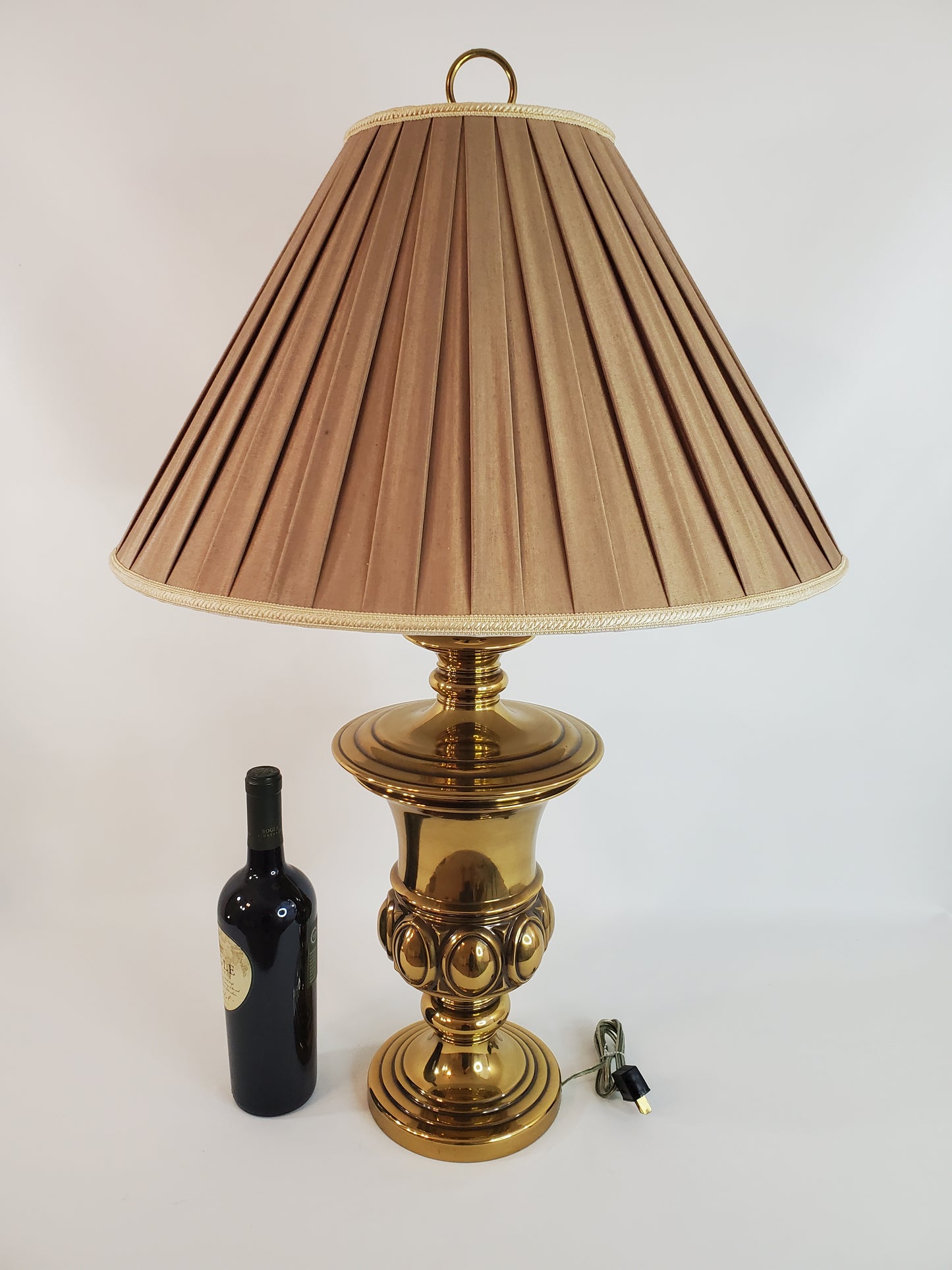 Large Mid-Century Neoclassical Urn-Form Brass Table Lamp
