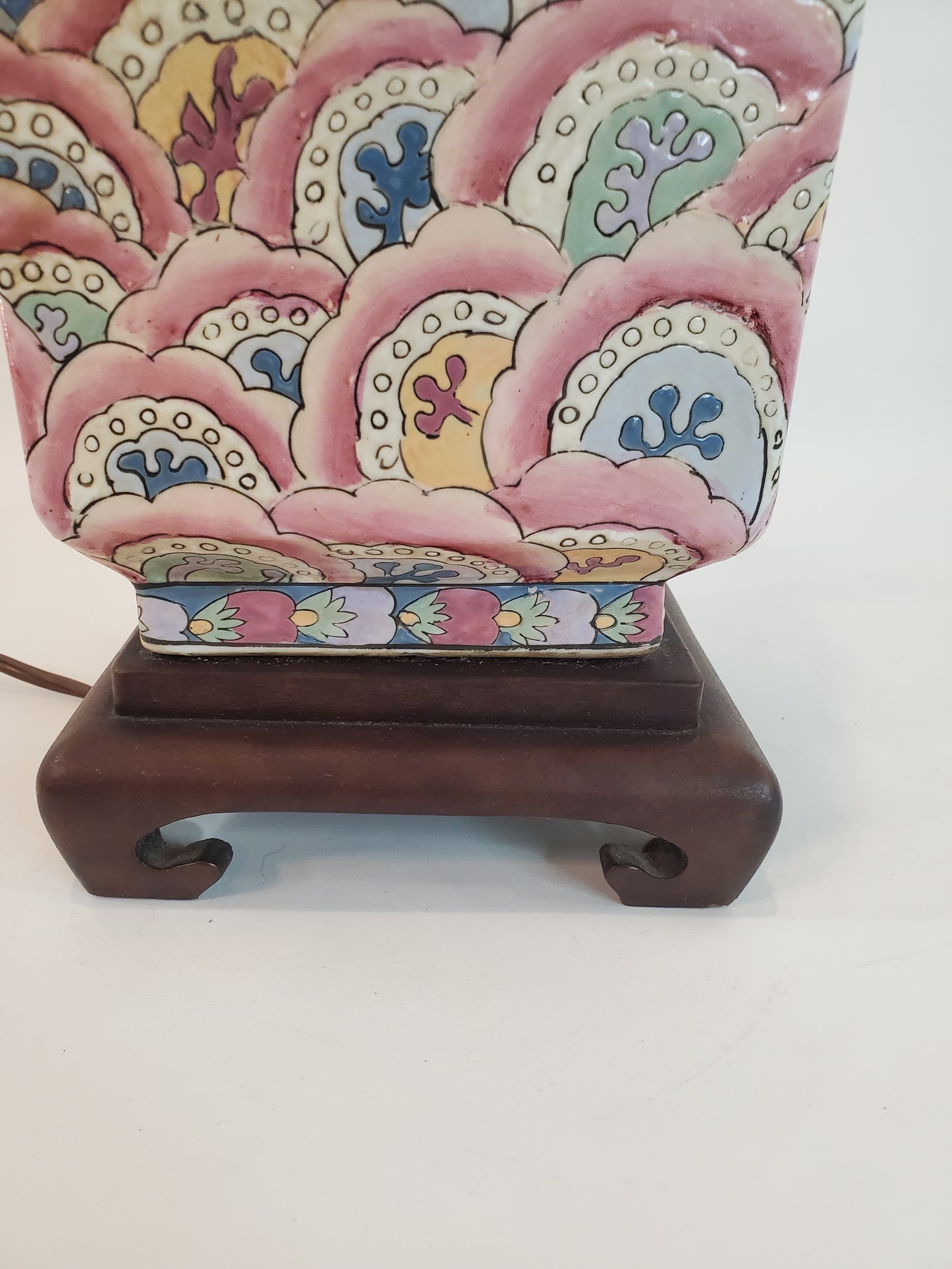 Vintage Porcelain & Brass Chinoiserie Style Heyward House Lamp