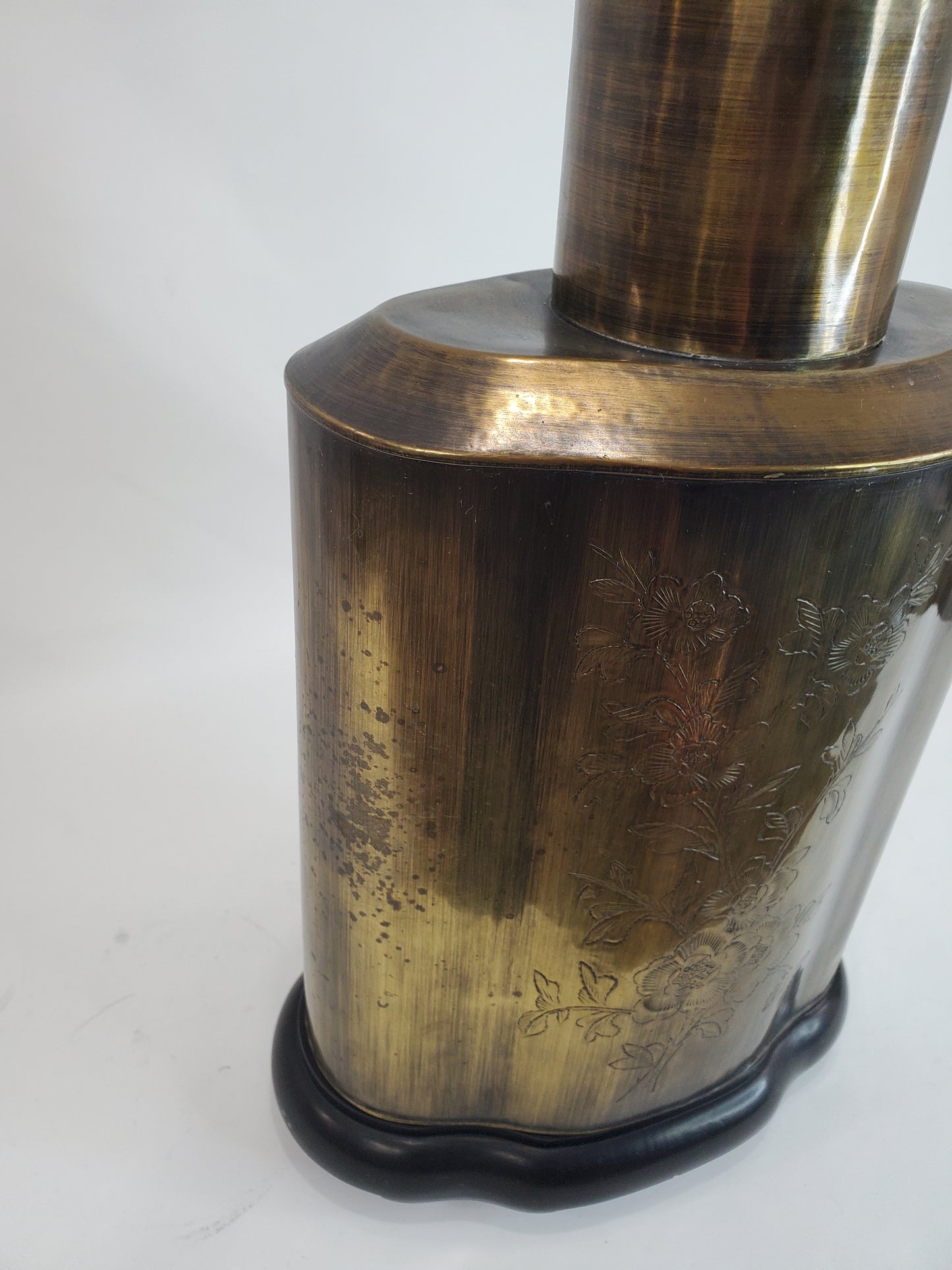 Hollywood Regency Asian Style Etched Brass Urn Lamp