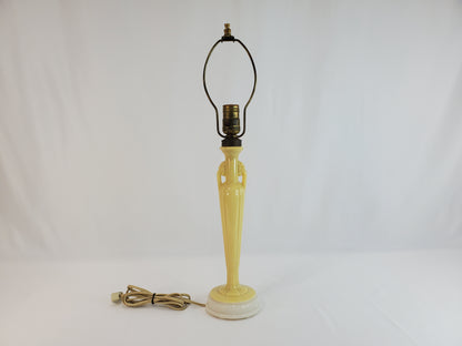 1940s Aladdin Alacite Art Deco Table Lamp in Soft Yellow