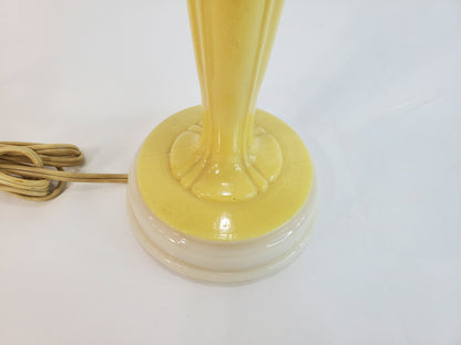 1940s Aladdin Alacite Art Deco Table Lamp in Soft Yellow