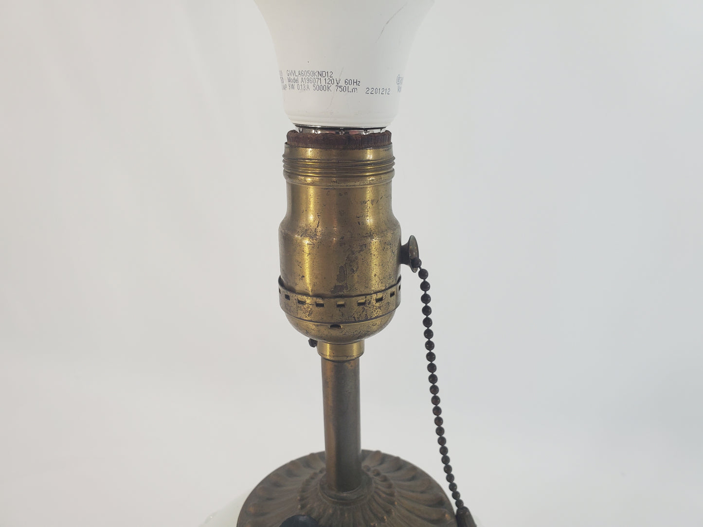 1940s Art Deco Aladdin Alacite Opalescent Glass Lamp w Illuminated Base