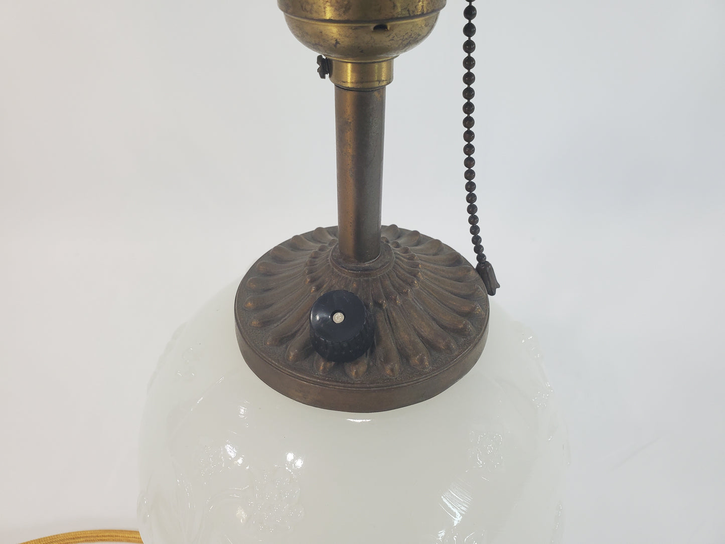 1940s Art Deco Aladdin Alacite Opalescent Glass Lamp w Illuminated Base