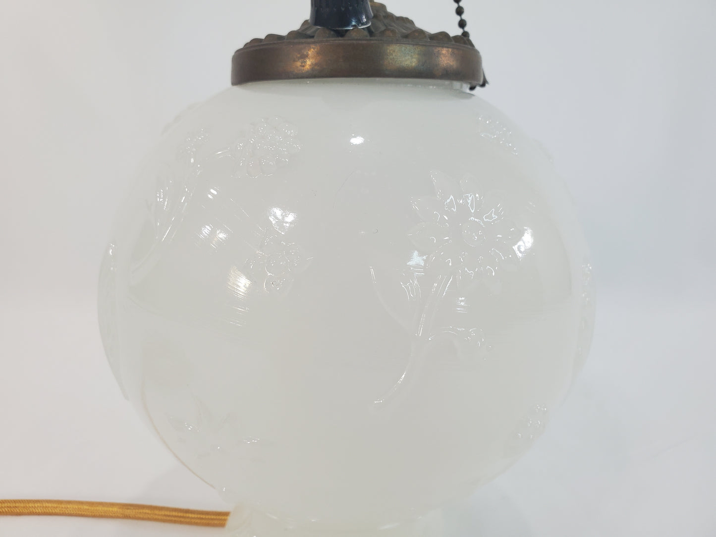 1940s Art Deco Aladdin Alacite Opalescent Glass Lamp w Illuminated Base