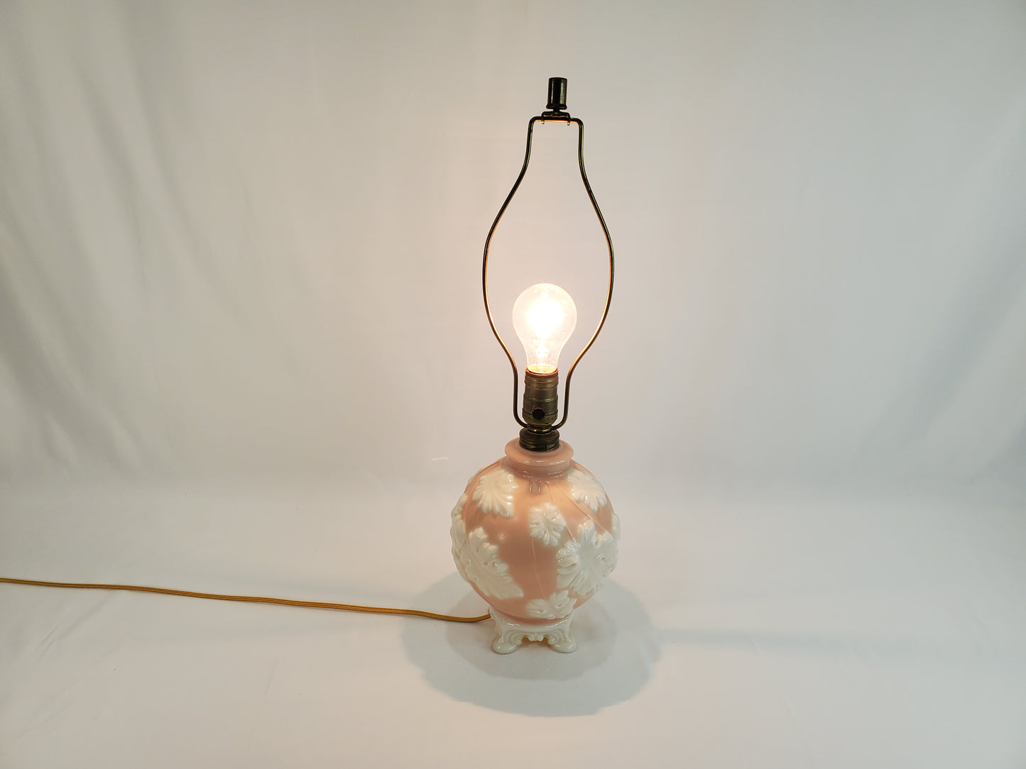1940s Art Deco Aladdin Alacite Pink Glass Lamp with Illuminated Base-2