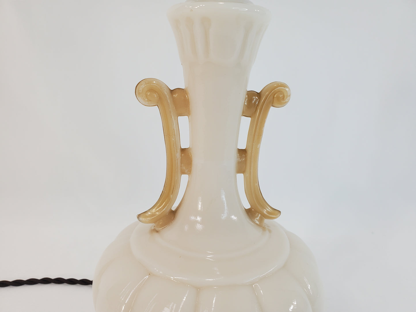 Vintage Aladdin Alacite Table Lamp with Gold Accents