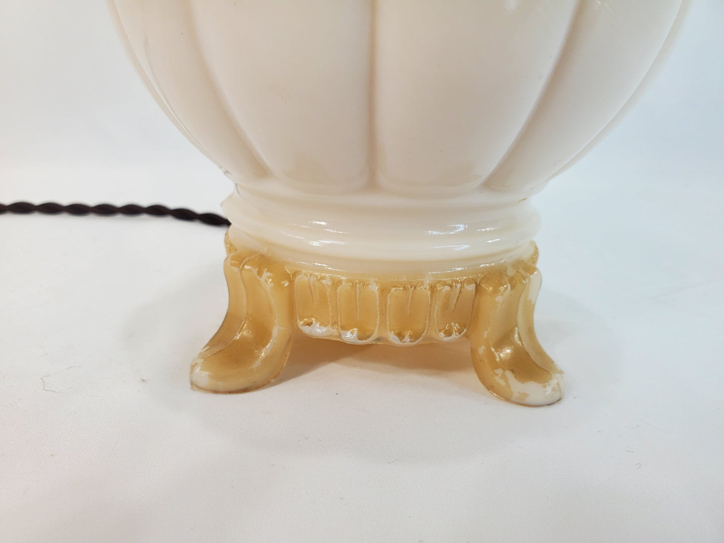 Vintage Aladdin Alacite Table Lamp with Gold Accents