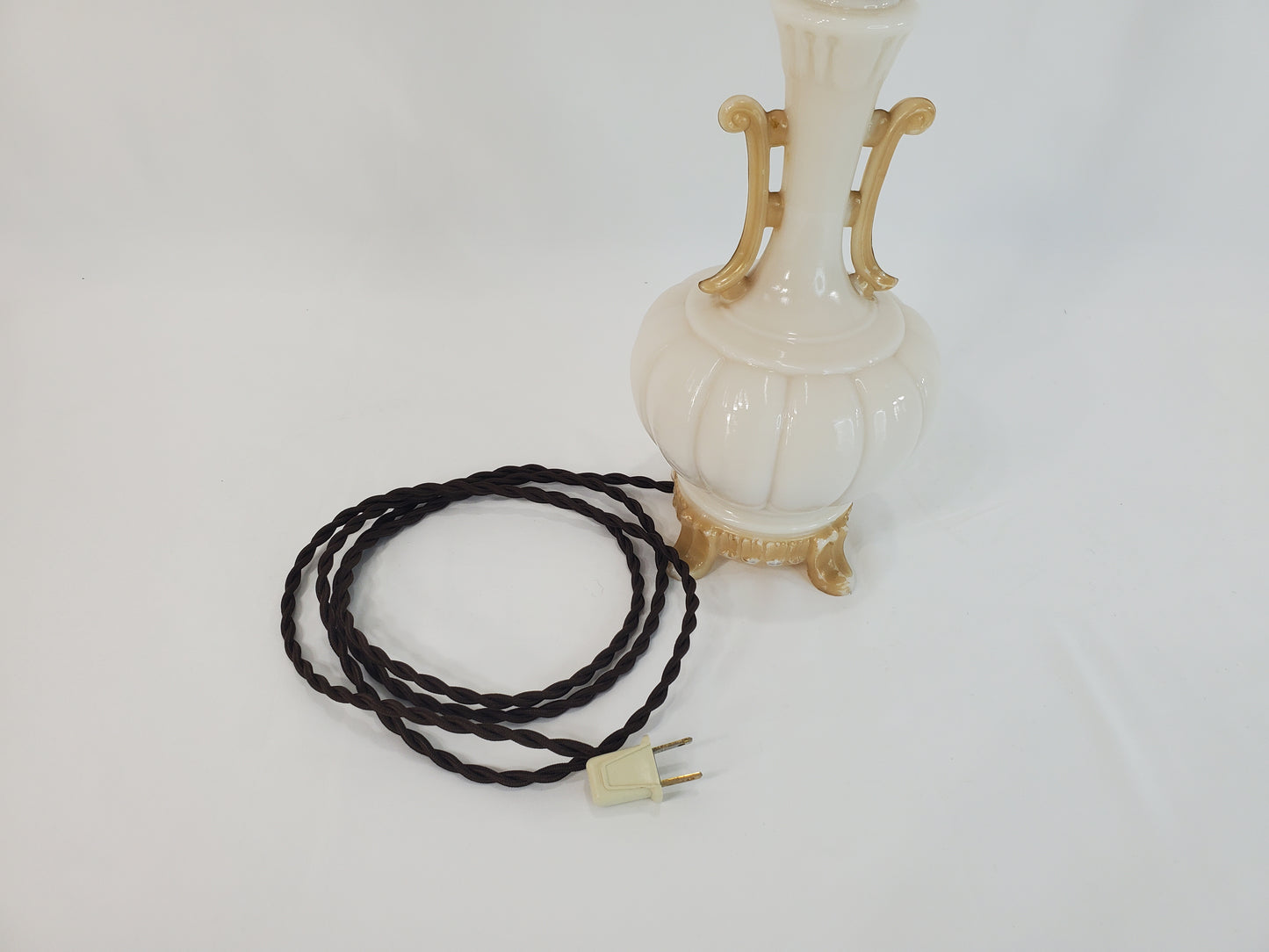 Vintage Aladdin Alacite Table Lamp with Gold Accents