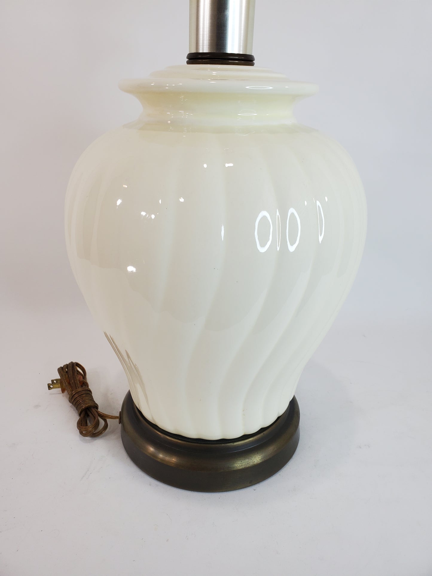 Vintage Cream MCM Ceramic Swirled Ginger Jar Table Lamp